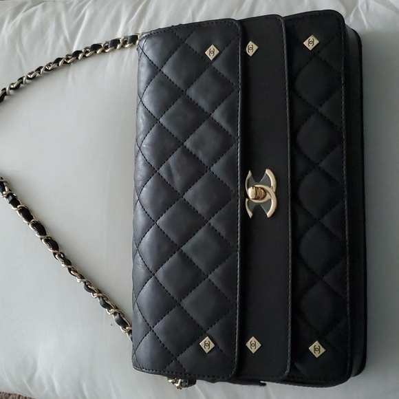 CHANEL HANDBAG - Picture 2 of 9